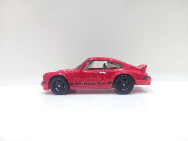 Hot Wheels Porsche 911 Carrera RS 2.7 Red Diecast - photo 2 of 6
