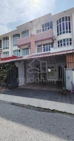 FREEHOLD Facing field 2.5 Storey house Botani Lapangan Perdana Ipoh 1