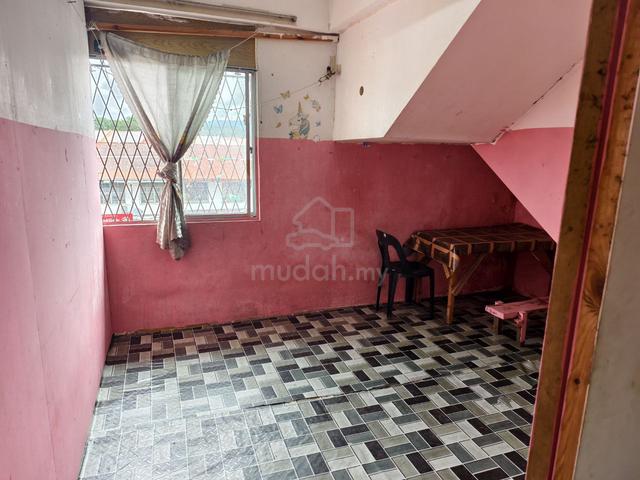 Bilik sewa atas kedai Pekan Tuaran 1