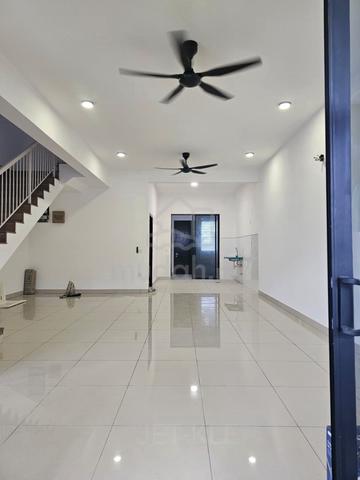 Lumira Bandar Bukit Raja 2Storey For Rent Very Good Condition ! 1