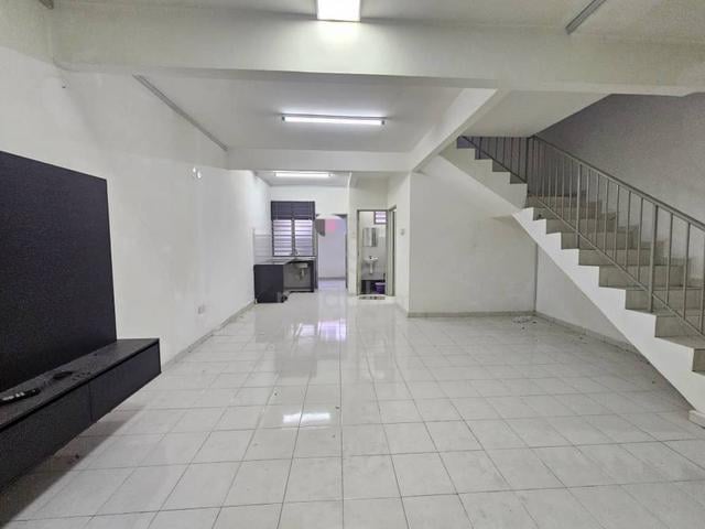 Tmn nusantara JLN NUSARIA near tuas 2 storey MEDIUM COST original 4r2b 1