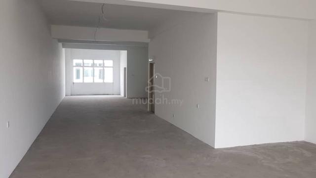 Sime Darby Pasir Gudang 3 Storey Shop Below Market Full Loan For Sale 1