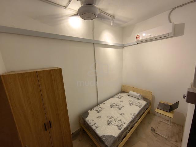 Newly renovated unit - Female only, 8 mins walk to LRT 1