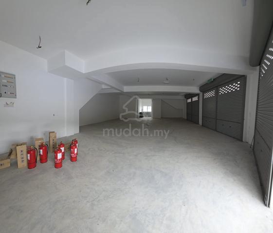 Bandar Tasik Puteri, Rawang Shop Corner lot for rent big size unit 1