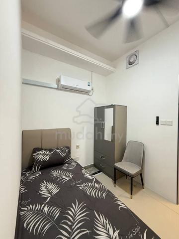 R&F Princess Cove / Small Room Single Bed / Female Unit ! No Agent Fee 1