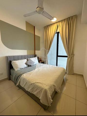 Middle Room for Rent at You Vista 1