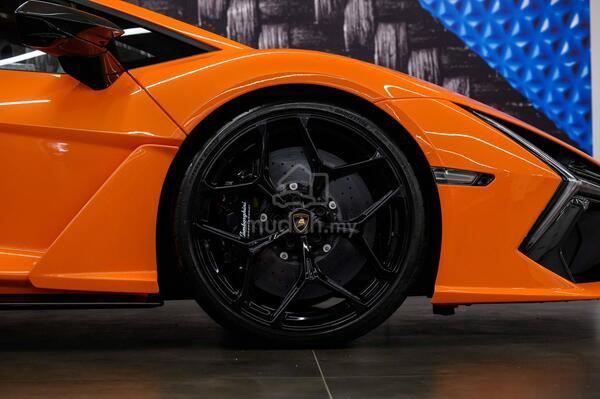 2025 Lamborghini Revuelto V12 SELEZIONE CERTIFIED - 4