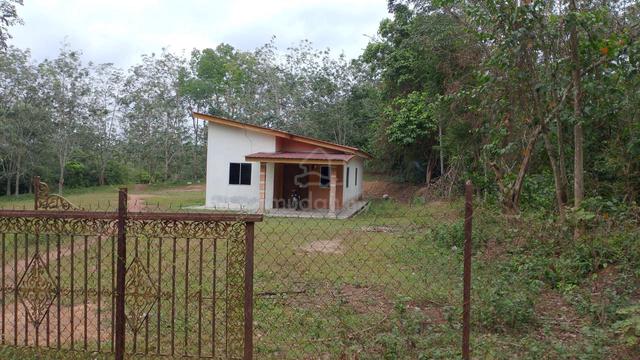 1 Ekar Bersama rumah Alor Gajah Melaka 1