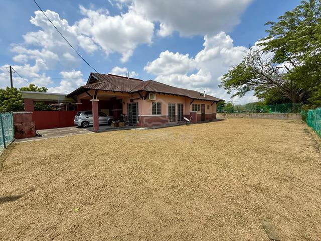NILAI Desaria SEMI-D corner lot 1