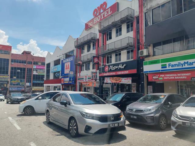 Shah Alam Sek 9 high traffic near school plaza bank st rosyam concorde 1