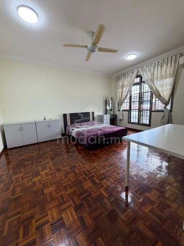 Desa Cemerlang Double Storey Cluster house for Rent 1