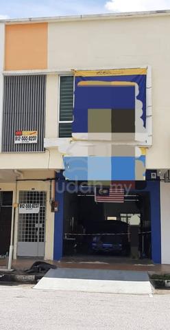 Ruang Busana dan Pejabat Dilengkapi Jeriji Keluli Tingkat Atas Kedai 1
