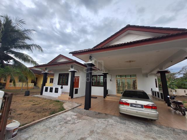 Banglo Kg Seberang, Bukit Payung 1