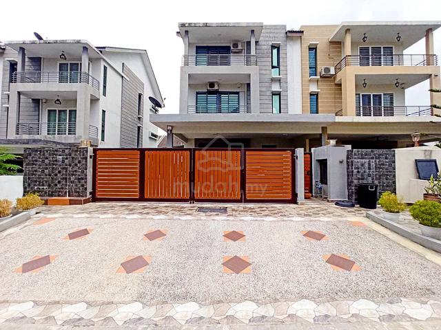 RENOVATED 3 Storey Semi Detach House Taman Saujana Suria Kajang 1