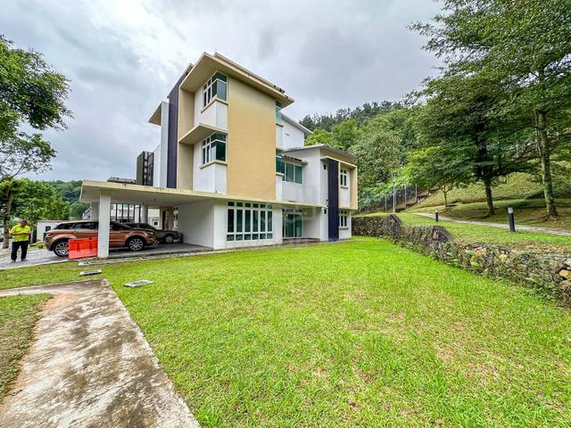 3 Storey CORNER LOT Tijani Ukay Bungalow Ampang Hulu Klang with Lift 1