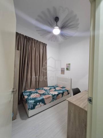 The Hamilton Condominium Middle Room For Rent-Muslim Female Only 1