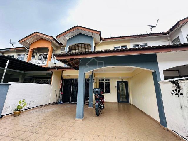Taman Mawar. Big house. Extra space for family 1