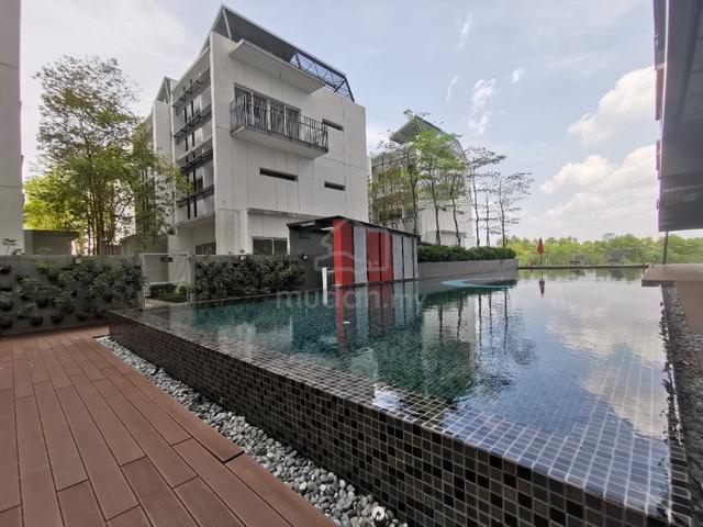 Best Buy 3.5 storey villa D'island, Taman Putra Prima Puchong 1