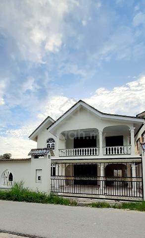 Banglo 5 bilik berpagar di Kutan 1