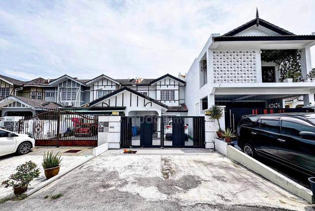 RENOVATED UNIT Double Storey Terrace Naluri Sukma @Bandar Puncak Alam 1