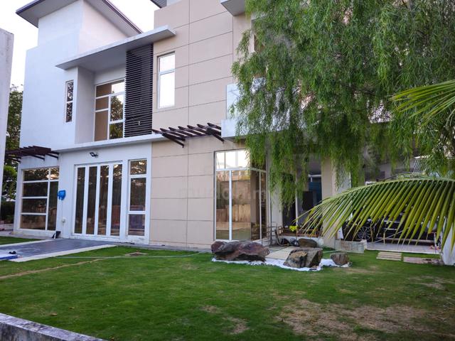 corner semi D sunway rydgeway 2storey for quick sale owner 1