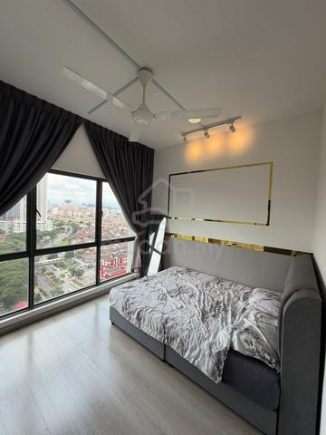 Fully Furnished Middle and Master Room at The Holmes 2 Walking to LRT 1