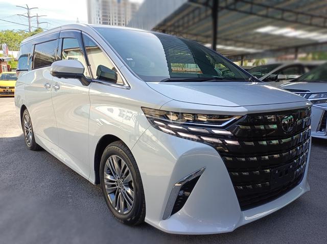 Toyota Alphard: Mewah Terkini yang Menggoda