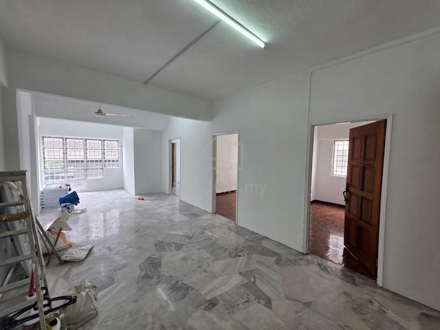 Facing kepong main road, suitable for office, staff accommodation use 1
