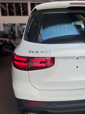 **REBATE **2024 Mercedes Benz GLB250 AMG - 3