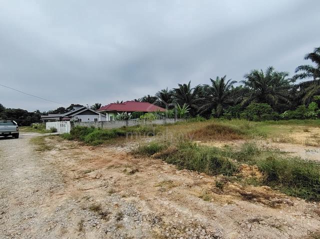 tanah lot di kg pak Dollah lorong 2 4