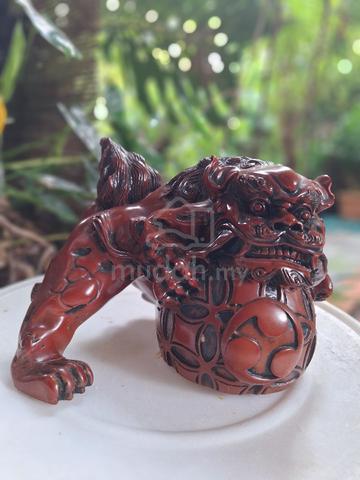 Vintage Large Red Cinnabar Resin Foo Dogs  - photo 5 of 6
