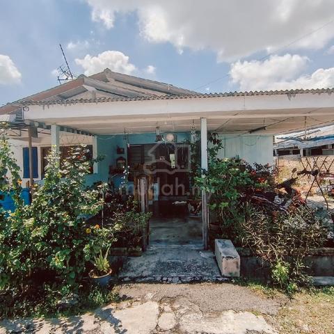 The property is in the center of town near to Sitiwan town, Manjung 1