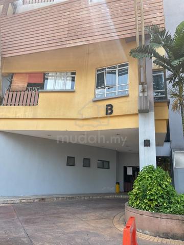 Perdana Exclusive Condo 1