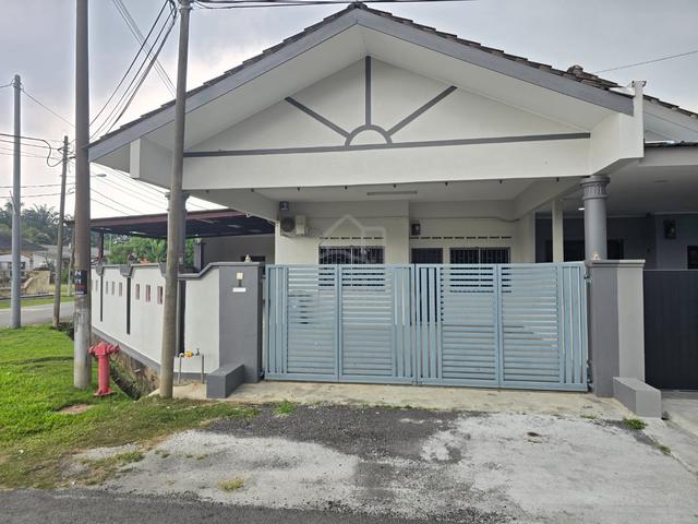 Taman Pelangi renovated corner house 1