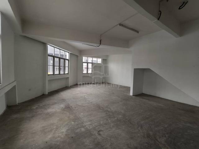 3 Storey Shop corner lot for Rent@ Taman Putri Kulai 1