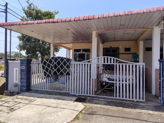 Rumah Corner Lot Untuk Dijual 1
