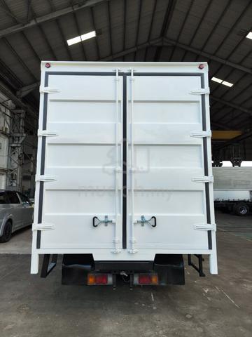 2026 Isuzu NPR 85 Corruagted Box Truck - photo 3 of 6