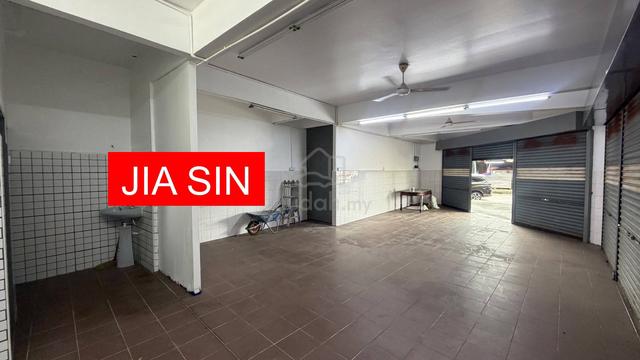 3 Storey Facing Main Road Corner Shop Lot 3800sf for RENT @ Raja Uda 1