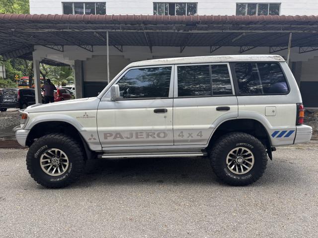 1996 Mitsubishi PAJERO 2.6 (A) Manual Transmission - 4