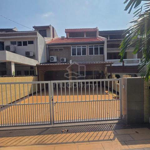 Teres Superlink. Seksyen 8, Shah Alam. Renovated. 1