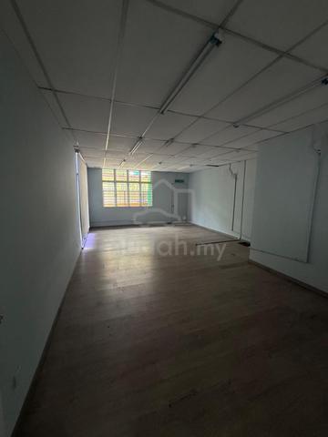 Facing mainroad Renovated First Floor Office Bandar Botanic Klang 1