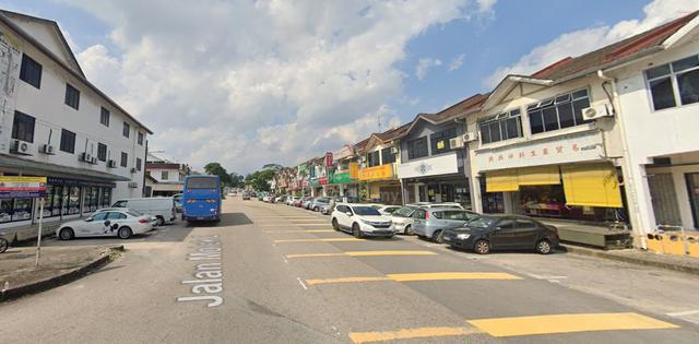 Taman Molek - Shop For Rent 1
