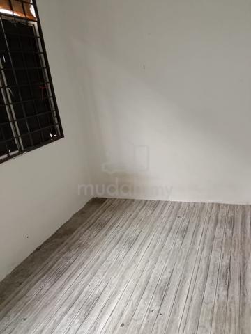 Room to Let 1