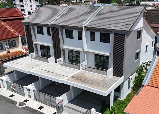3 Storey Corner Terrace @ Air Itam 1