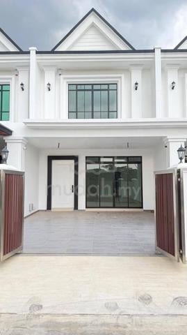 Brand New South Hills Seri Alam | Unblock Lake View | Freehold 1