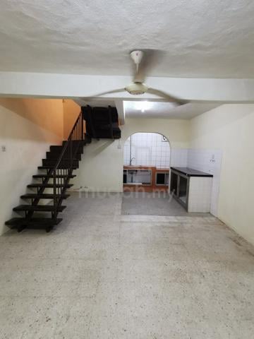 2.5 Storey Terrace House (CORNER) for Rent 1