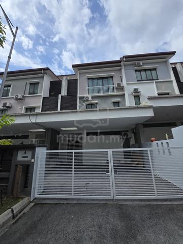 3 Storey superlink Taman Tropika 2 Bangi 1