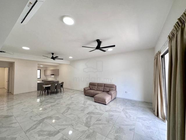 Double storey house @ Hayat Villa Bukit Serdang rent, Partly furnished 1