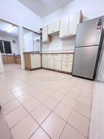 Fully Furnished Selangor Kota Kemuning Share Master Room For Rent 1