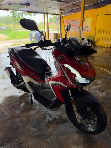Honda ADV 160 (low millage 6k only) - photo 6 of 8